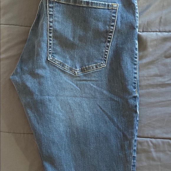 Cabi Cut Off Jean Shorts Size 6 - Picture 6 of 6